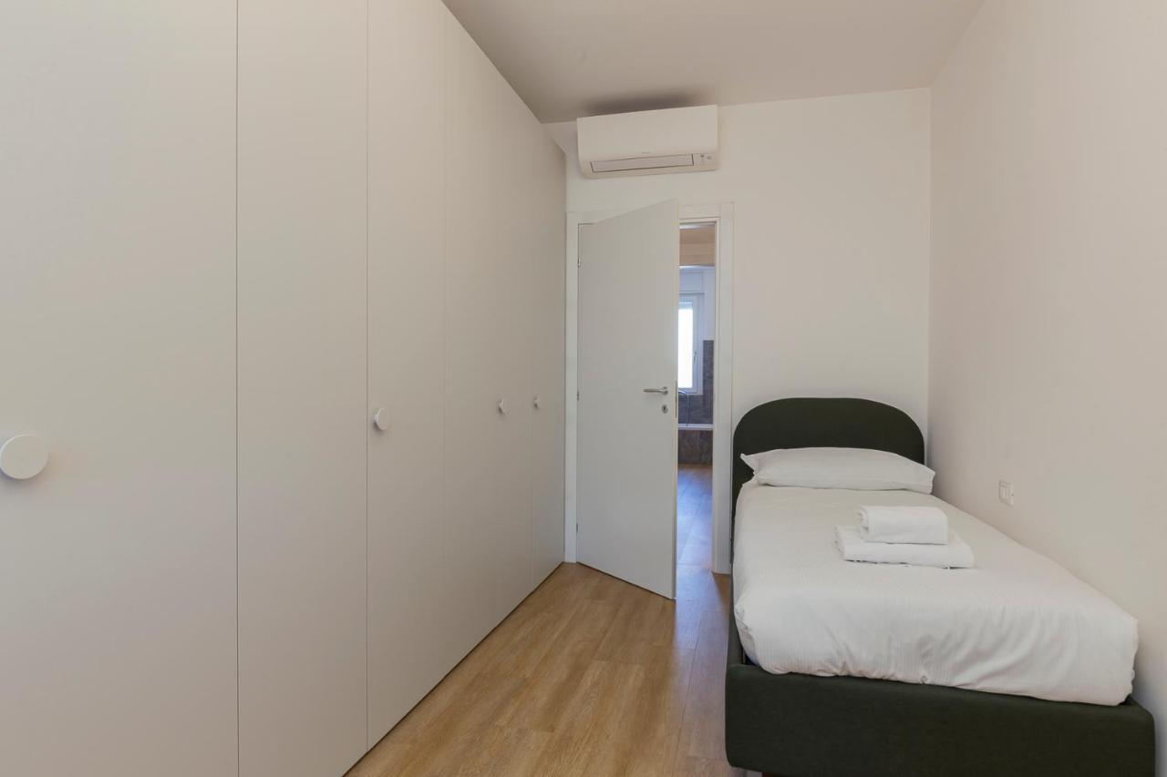 Luxury Apartment Near Navigli - Anemoni 5 Милан Экстерьер фото